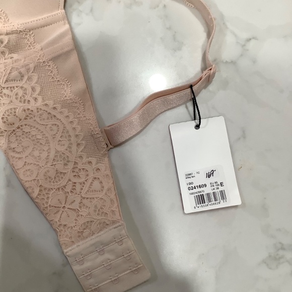 Bras - Picture 3 of 3